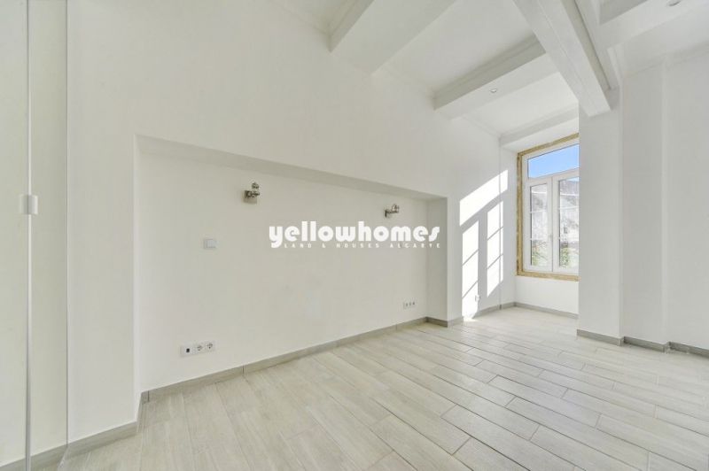 Apartamento elegante com dois quartos, renovado, na zona histórica de Loulé